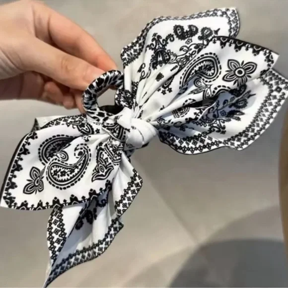 - Paisley Hair Claw Hair Clip - Picture 3 of 3